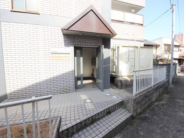 ラウレア生駒のエントランス