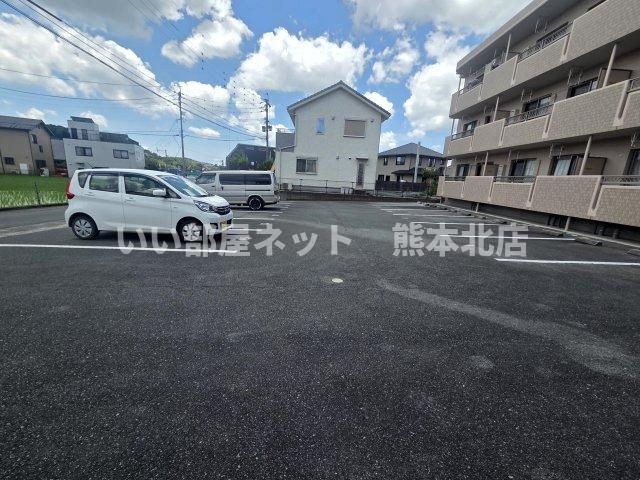 グランディールの駐車場