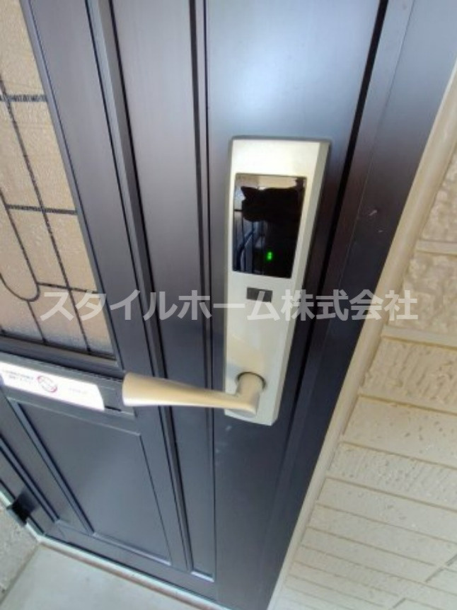 ラ・フィーネ曙Ａ棟の玄関