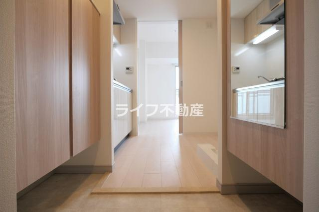 ワールドアイ大阪城EASTアドバンスの玄関|ゆったりとした玄関です