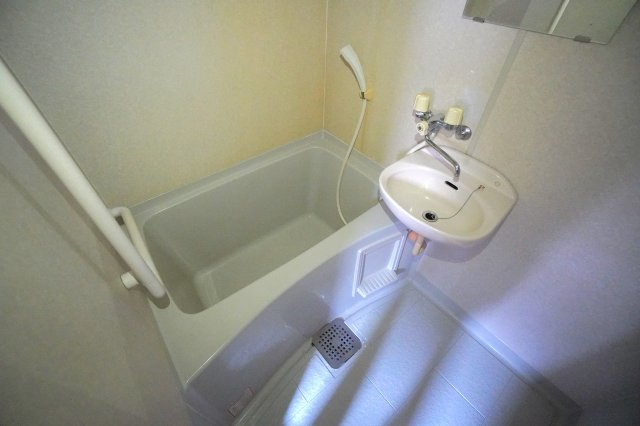ＮＥＷ‘Ｓ弐番館の浴室|コンパクトで使いやすいお風呂です