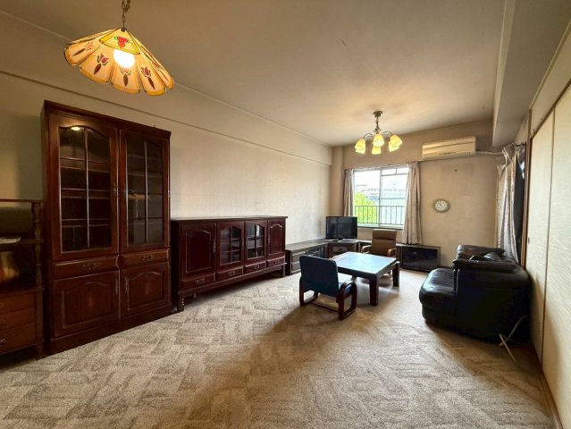 八尾南ハウスAの居間・リビング