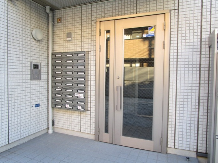 ロイヤルパレス市川のエントランス