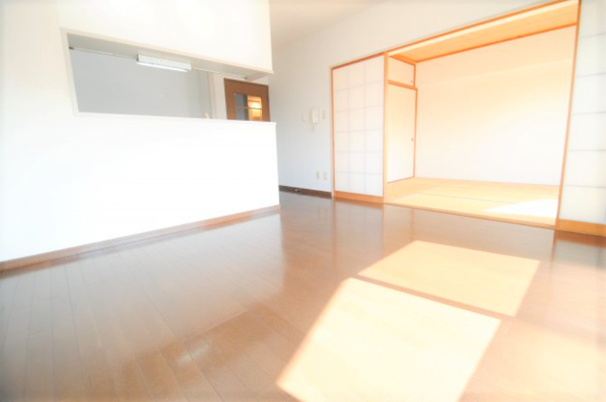 レジデンス高屋敷の居間・リビング|おしゃれな居間です