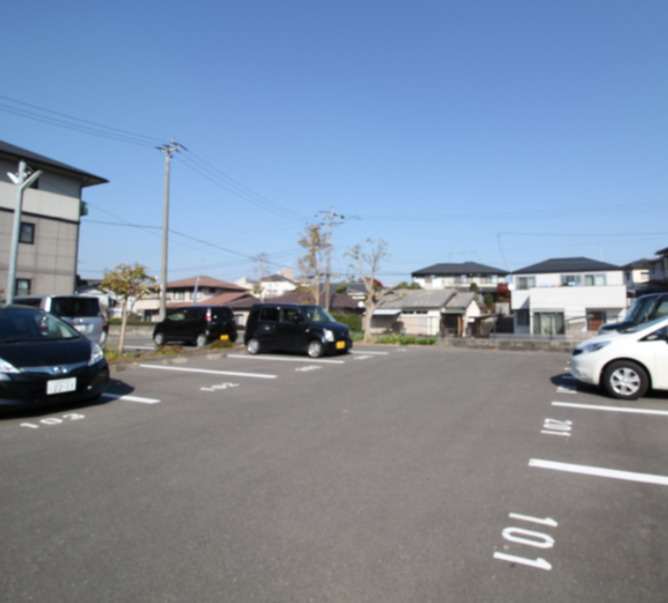 シャルム高松Ⅱの駐車場|駐車場に車を止められます