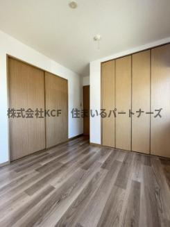 コーポベルヴューの洋室|落ち着いた色調の洋室です