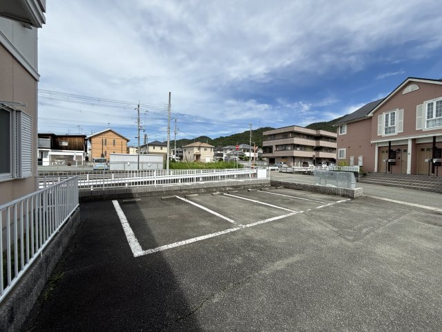 フレグランス双葉の駐車場