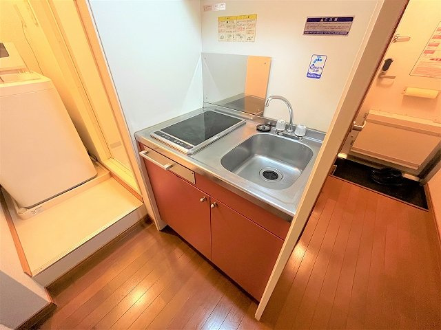 レオパレスＫのキッチン|電気コンロ設置済み