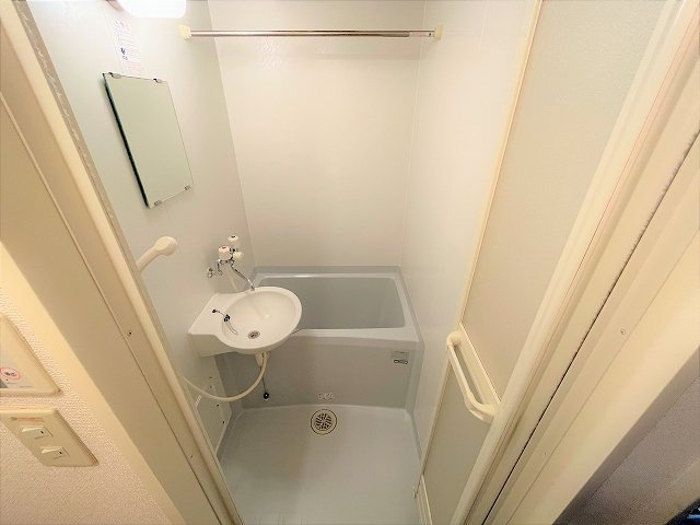 レオパレスＫの浴室|シャワー付きバスルーム