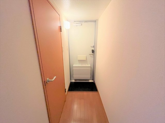 レオパレスＫの玄関