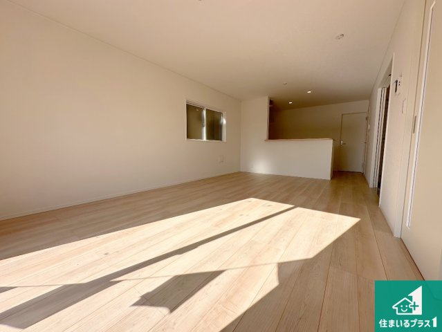 加西市北条町横尾　第10期　新築一戸建ての居間・リビング|子供を見守りながらお料理が出来るため家族のコミュニケーションか増えます♪スペースが広く確保されている為お子様が大きくなったときは一緒に料理を楽しめます♪