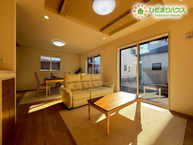 本庄市下野堂　新築一戸建て　ブルーミングガーデン　01の居間・リビング