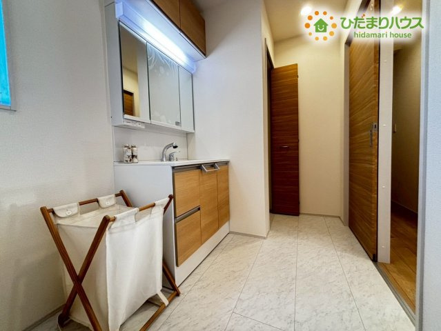 本庄市下野堂　新築一戸建て　ブルーミングガーデン　01の脱衣所