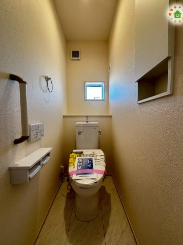 本庄市下野堂　新築一戸建て　ブルーミングガーデン　01のトイレ