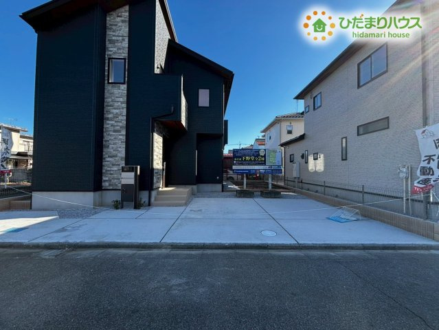 本庄市下野堂　新築一戸建て　ブルーミングガーデン　01の駐車場