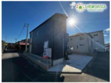 本庄市下野堂　新築一戸建て　ブルーミングガーデン　01の外観|角度を変えて見る外観は、また違った表情を見せてくれます。
窓の配置もデザインの一部となっており、夜には室内からの光が美しく漏れる設計です☆