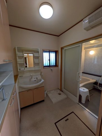 石巻町字北屋敷37番倉庫付貸家の洗面所