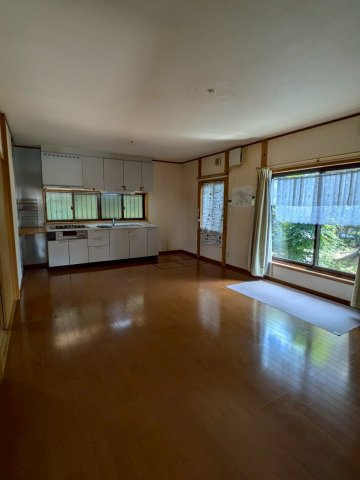 石巻町字北屋敷37番倉庫付貸家の居間・リビング