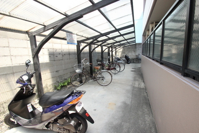 エスポアール楠木の駐車場