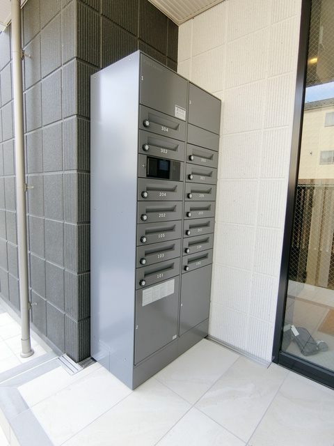 PALM　SPRINGS　三鷹のエントランス|★便利な宅配ボックス★