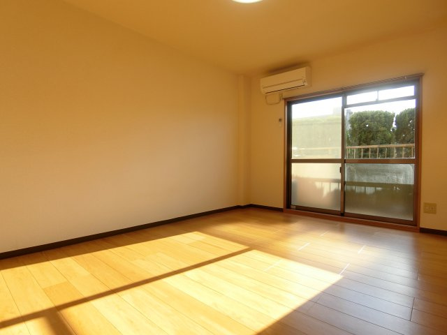 ピュア　セルト森尾の居間・リビング