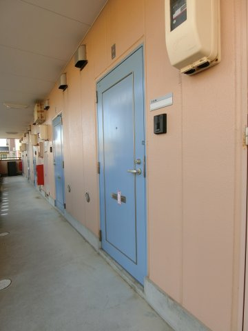 ピュア　セルト森尾の玄関