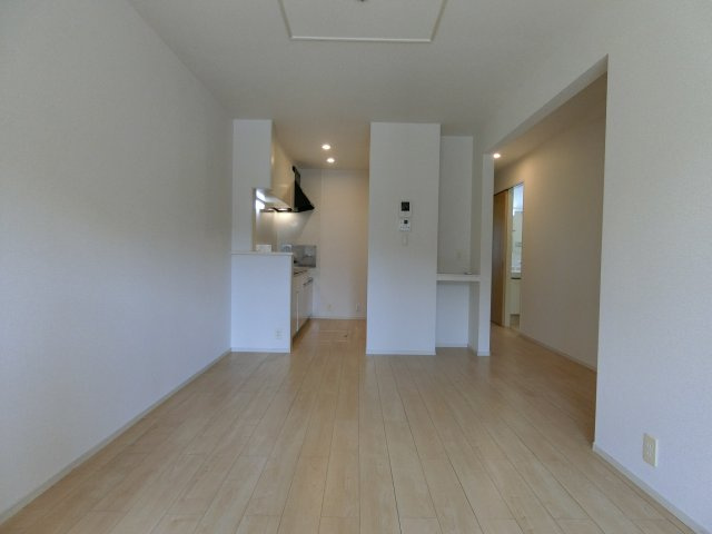 カランセＢの居間・リビング|イメージ102号室の写真（反転あり）