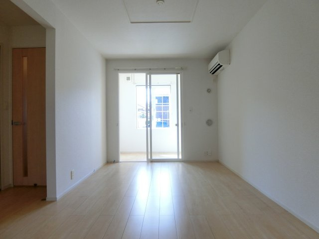 カランセＢの居間・リビング|イメージ102号室の写真（反転あり）