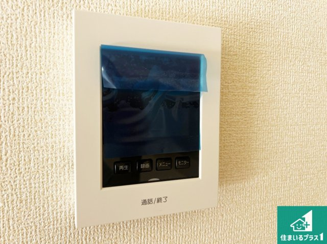 藤井寺市藤ケ丘　新築一戸建ての防犯設備|カラーモニターインターホン！声だけでなく来訪者の姿や顔がモニターで確認できるので、小さなお子様がいらっしゃるご家庭でも安心できます！