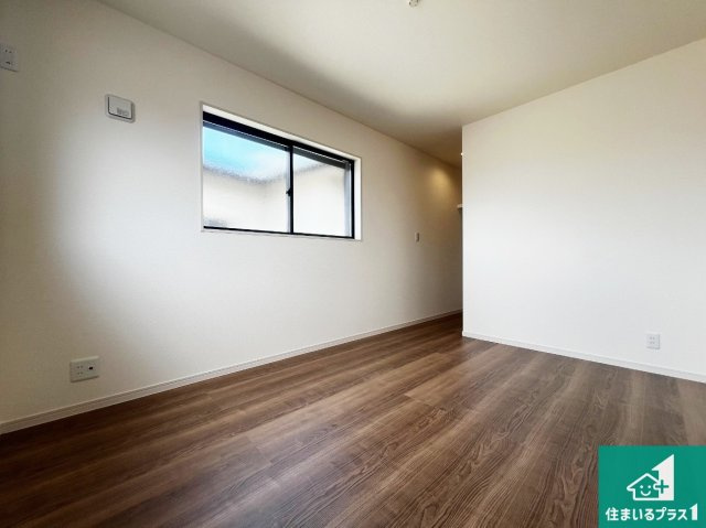 藤井寺市藤ケ丘　新築一戸建ての洋室|シンプルな洋室は、自分好みのインテリアが楽しめます♪ご家族とインテリアや家具を選びに行くのは新築購入時の醍醐味の一つです。ぜひお楽しみください♪