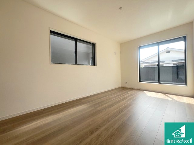 藤井寺市藤ケ丘　新築一戸建ての洋室|シンプルな洋室は、自分好みのインテリアが楽しめます♪ご家族とインテリアや家具を選びに行くのは新築購入時の醍醐味の一つです。ぜひお楽しみください♪