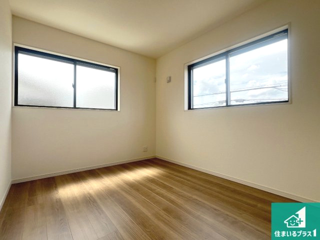 藤井寺市藤ケ丘　新築一戸建ての洋室|シンプルな洋室は、自分好みのインテリアが楽しめます♪ご家族とインテリアや家具を選びに行くのは新築購入時の醍醐味の一つです。ぜひお楽しみください♪