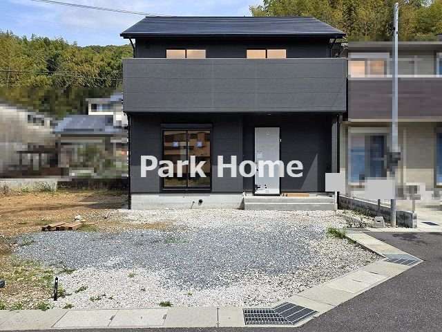 高知市薊野東町-4号地-新築戸建ての駐車場|4号地　2026.4月：建築中