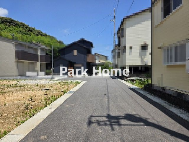 高知市薊野東町-4号地-新築戸建ての前面道路含む現地写真