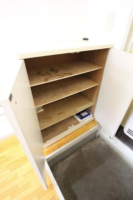 ジュネス鷹の台の玄関