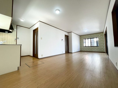 【居間・リビング】 | 高槻市大塚町4丁目　中古戸建