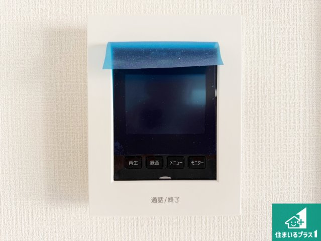 泉佐野市俵屋　第1期　新築一戸建ての防犯設備|カラーモニターインターホン！声だけでなく来訪者の姿や顔がモニターで確認できるので、小さなお子様がいらっしゃるご家庭でも安心できます！