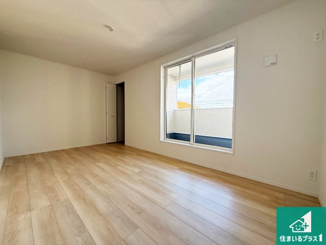 泉佐野市俵屋　第1期　新築一戸建ての洋室|シンプルな洋室は、自分好みのインテリアが楽しめます♪ご家族とインテリアや家具を選びに行くのは新築購入時の醍醐味の一つです。ぜひお楽しみください♪