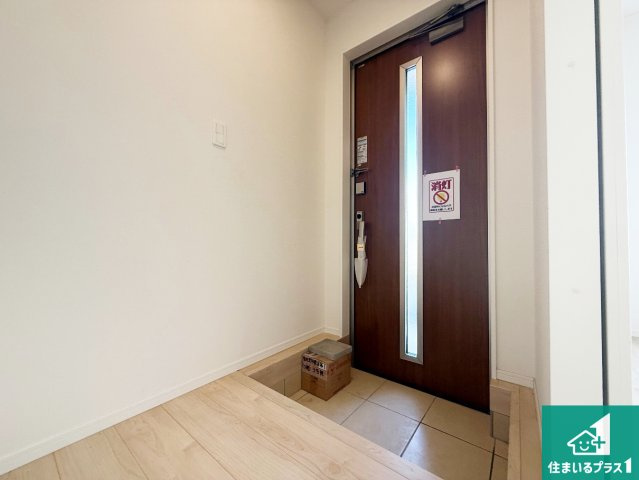 泉佐野市俵屋　第1期　新築一戸建ての玄関|シューズボックスにはたくさんの靴が収納できるので玄関周りはいつもスッキリ！ご家族が増えても安心！