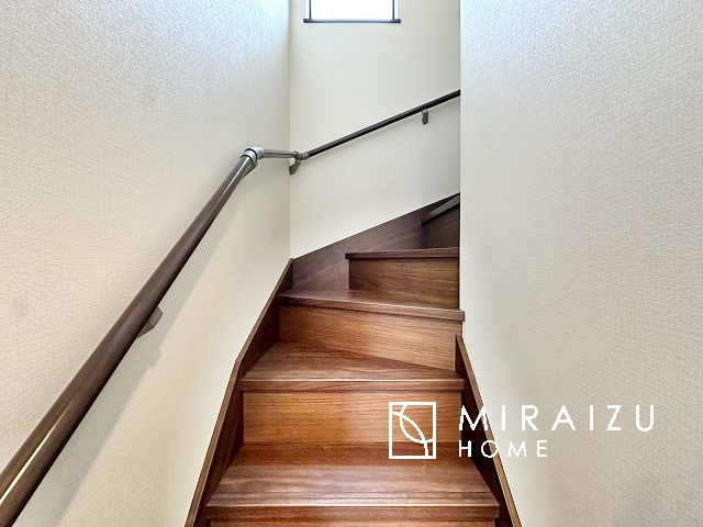 【内装】 | プライベートの空間もみんなで過ごす空間も両社兼ね備えたつくりです。