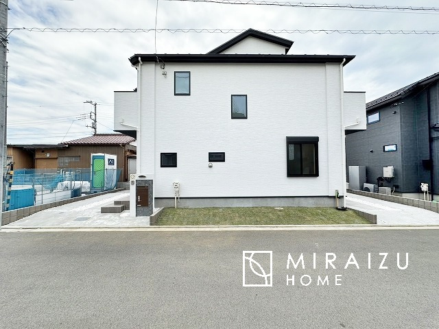 【前面道路含む現地写真】 | 前面道路☆運転が不安な方も安心な前面道路、きちんと幅員のある道路は女性にも安心です。整備されている道路は気持ちも良いですね♪