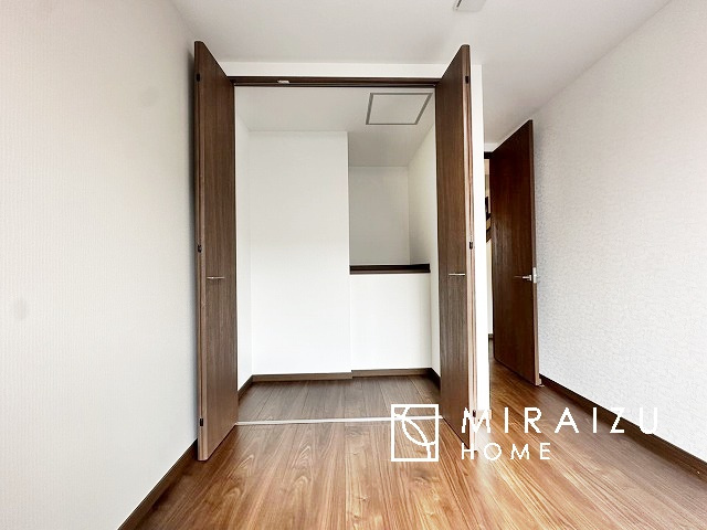 【洋室】 | 平日・休日問わず、いつでもご見学が出来ます♪☆実際に見て、触れて感じる安心のお住まい探しを体験して下さい♪☆物件情報だけでなく、地域の特色などなどエリア情報もお伝え出来たら嬉しいです♪
