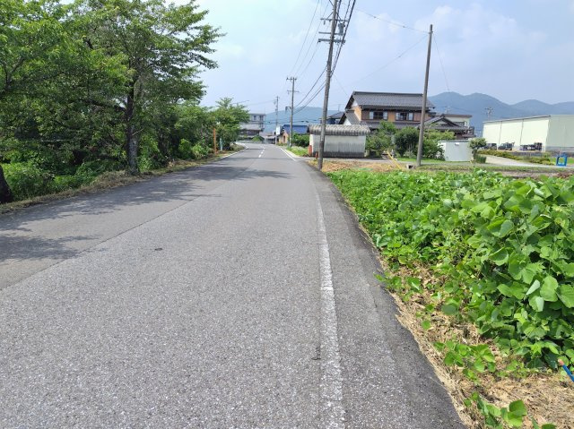 ６５５２２　本巣市曽井中島土地の前面道路含む現地写真