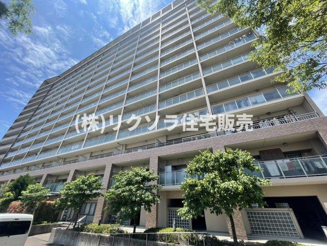 リバティパーク枚方F棟の外観|新しい生活にいかがでしょうか？外観はお住まいの顔になります。こだわりたいポイントですね。水回りリフォームやリノベーションも承ってます。
■現地見学・資金計画相談・住宅ローン相談もお問合せ受付中■