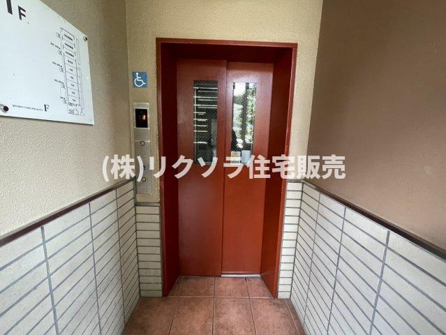 リバティパーク枚方F棟のその他共用部分|エレベーター1基
■物件内覧・資金計画相談・住宅ローン相談、リフォーム相談、お問合せ受付中■
※当日・翌日のご内覧、ご相談はお電話でのお問合せがスムーズです！