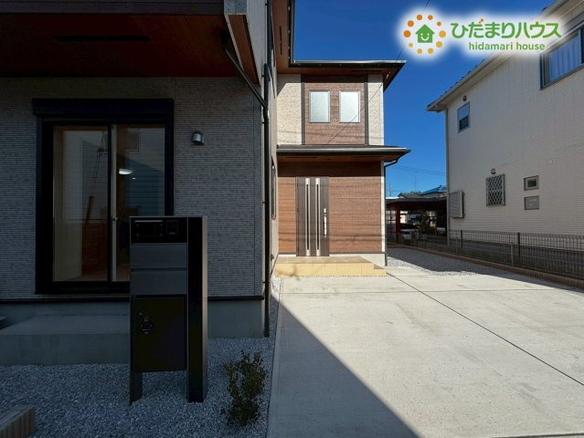 本庄市下野堂　新築一戸建て　ブルーミングガーデン　02の玄関