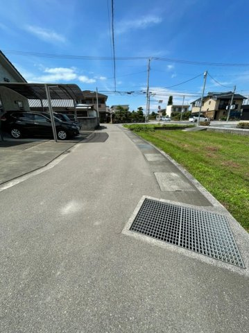 庄内5丁目　売土地の前面道路含む現地写真