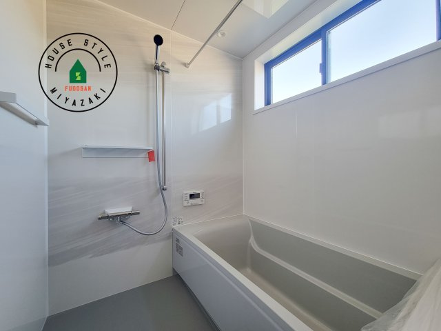 都城市下長飯町R7(A号棟)の浴室|1日の疲れを癒してくれる広々バスルーム。雨の日のお洗濯にも大活躍な浴室乾燥機付です！