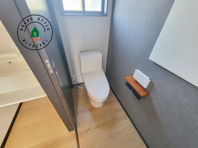 都城市下長飯町R7(A号棟)のトイレ|温水洗浄便座を完備しております。