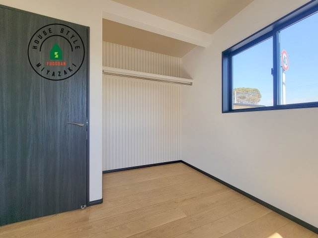 都城市下長飯町R7(A号棟)の収納|洋服や大きな荷物が多い方や人数の多いご家族などは、一般的なクローゼットよりもウォークインクローゼットのほうが使い勝手が良いです。